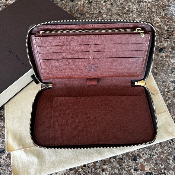 Authentic Louis Vuitton Monogram Canvas Zippy Wallet - Picture 2 of 8